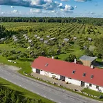 مكان تخييم Vetsi Talli Village